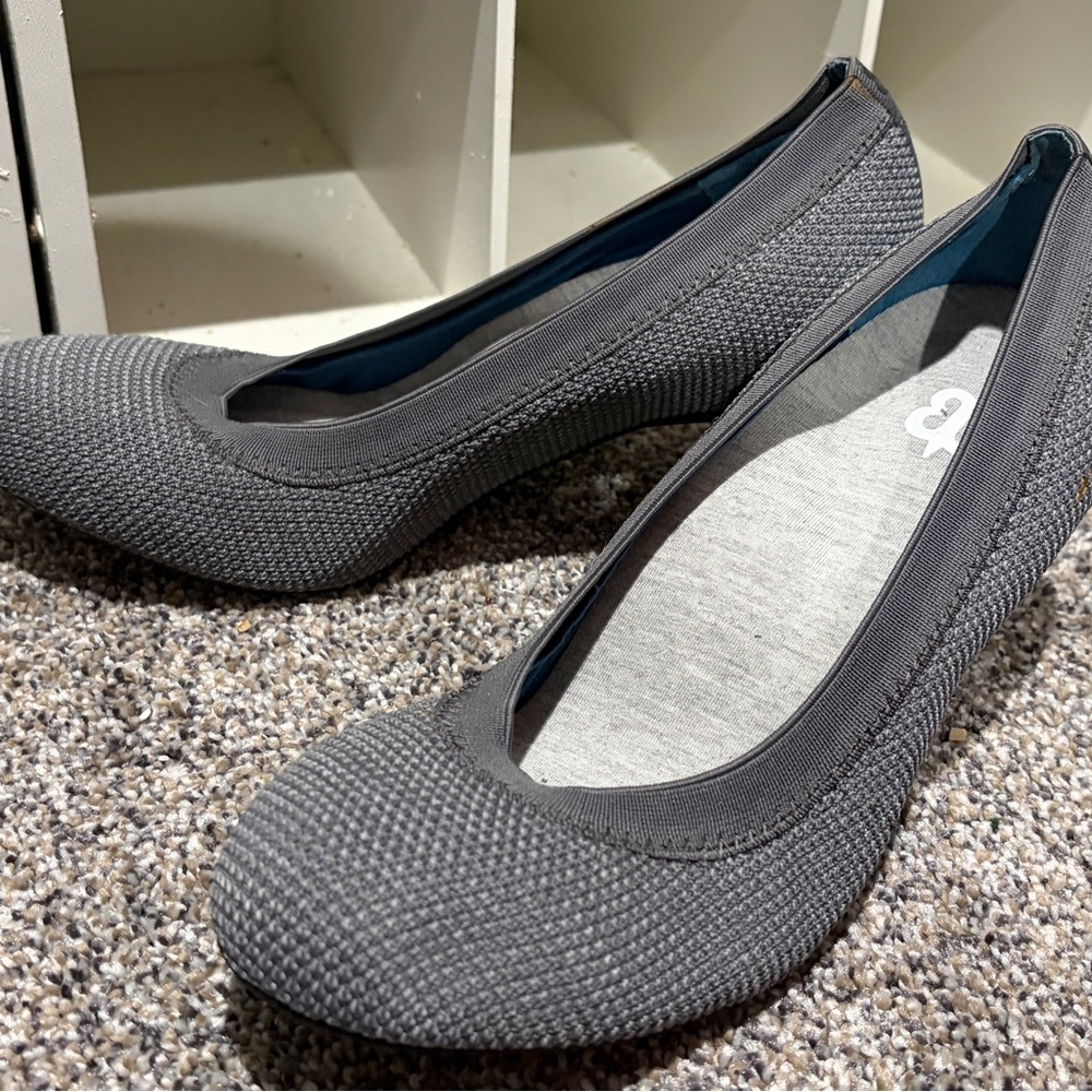 Betabrand Women’s Gray Knit Pump - Picture 2 of 3